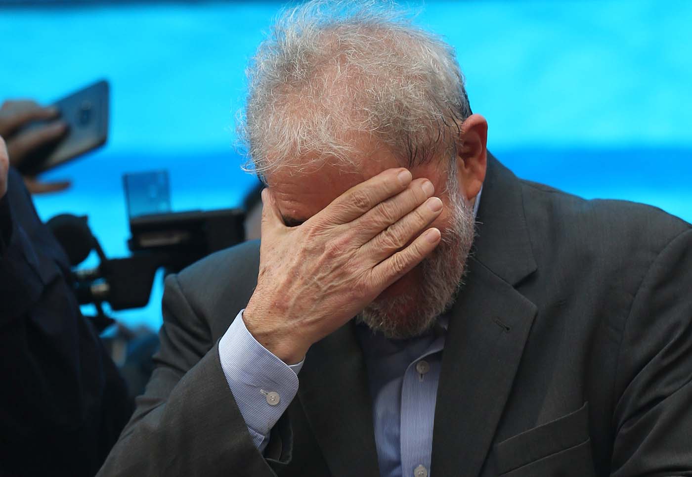 Lula está bien pero indignado, dice su abogado tras visitarlo en prisión