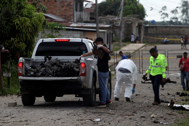 Police investigators look for evidence at the scene of a bomb explosion at a police station in San Lorenzo, Ecuador January 27, 2018. Picture taken January 27, 2018. REUTERS/Daniel Tapia NO RESALES. NO ARCHIVES.