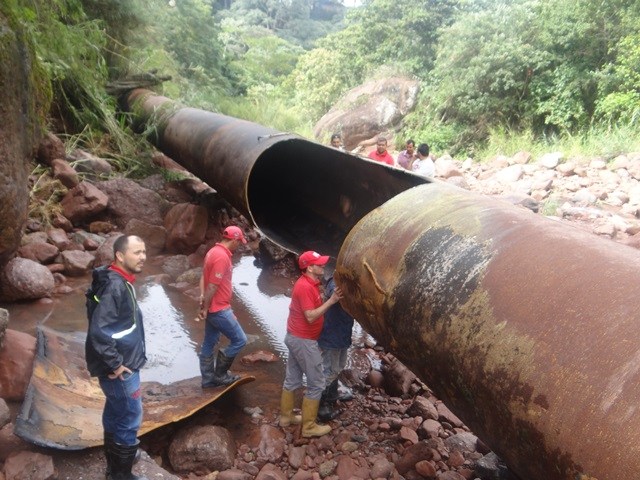 Fuerte rotura de tubería del ART en La Chivata, municipio Cárdenas, deja sin el servicio de agua a los municipios San Cristóbal, Torbes y Córdoba. Los trabajos correctivos pueden demorar entre 48 y 72 horas