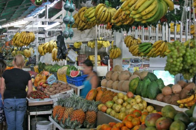 En más de 50 % han subido los productos en menos de un mes; la gente no tiene plata para comer y se mantiene con el bachaqueo (Foto: Tulia Buriticá)