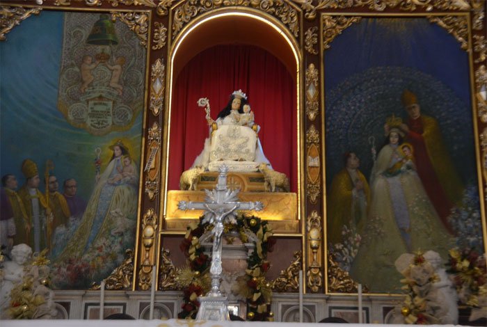 Cantos y oraciones marcaron la bajada de la Divina Pastora