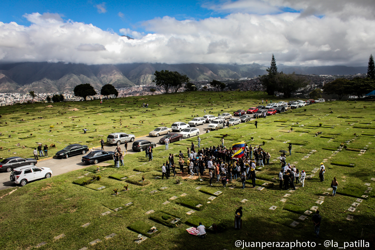 Sin autorización de familiares entierran cuerpo de Óscar Pérez en el Cementerio del Este #21Ene