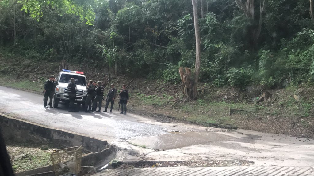 Impiden a familiares de Óscar Pérez y sus compañeros ingresar al Cementerio del Este #20Ene (Videos)