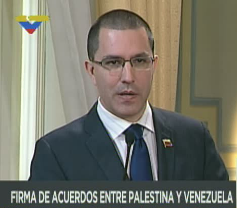 Arreaza firma acuerdos para fabricar medicamentos con tecnología palestina