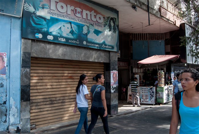 En Lara comerciantes dan día libre para no pagar doble