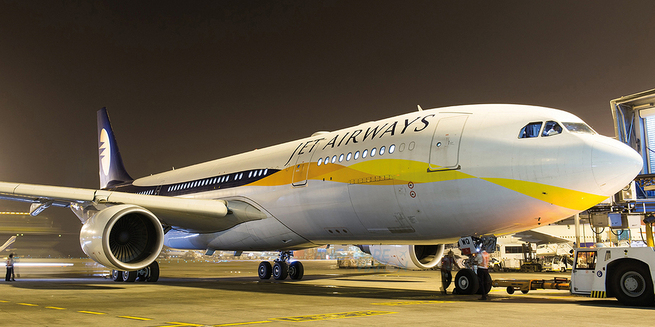 Pilotos de una aerolínea india se pelean y abandonan la cabina en pleno vuelo