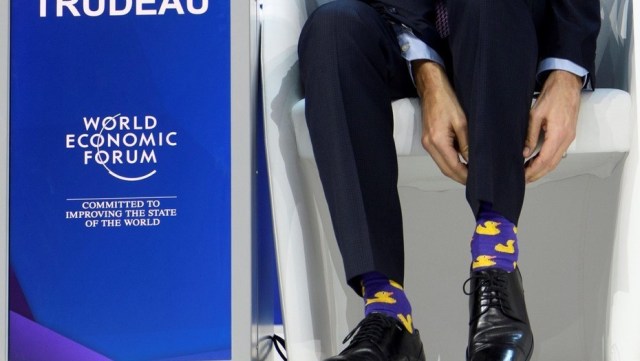 Las medias de primer ministro canadiense, Justin Trudeau, durante su participación en el Foro Económico Mundial que se celebra en Davo (EFE)