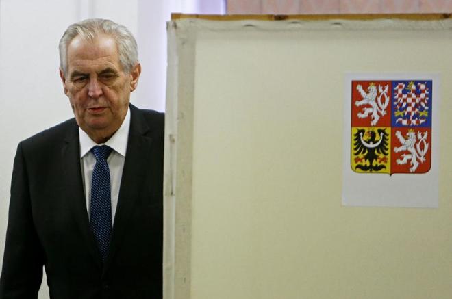 El prorruso Milos Zeman reelegido presidente de la República Checa