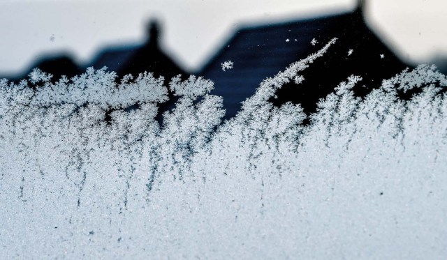 A picture taken on February 22, 2018 shows frost on a window of a house in Godewaersvelde as a wave of cold weather is hitting France. / AFP PHOTO / PHILIPPE HUGUEN