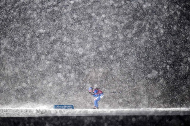 Italy's Lisa Vittozzi competes in the women's 4x6km biathlon event during the Pyeongchang 2018 Winter Olympic Games on February 22, 2018, in Pyeongchang. / AFP PHOTO / Kirill KUDRYAVTSEV