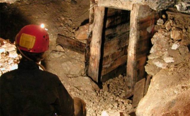 La compañía propietaria de la explotación aseguró que no corren peligro la vida de los mineros. Foto:  La Tribuna