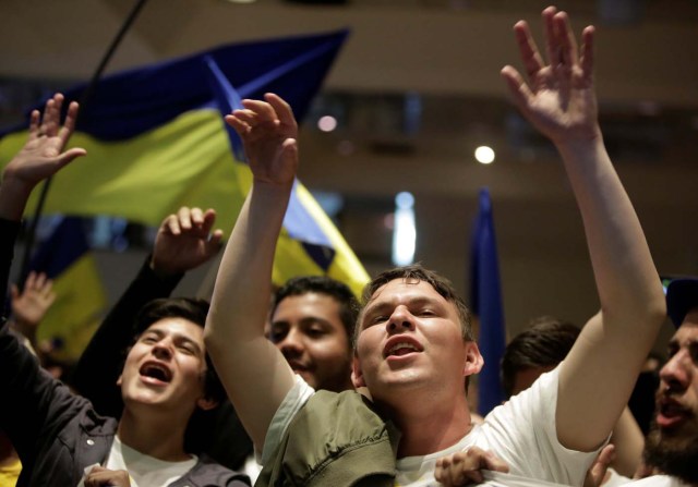 Seguidores de Fabricio Alvarado celebran el resultado /REUTERS/Juan Carlos Ulate