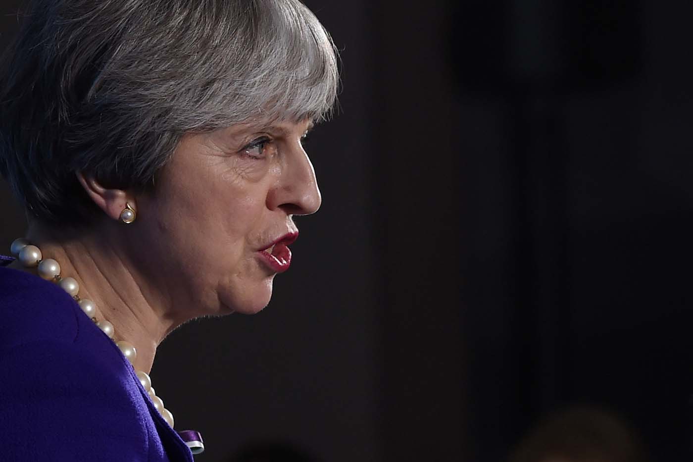 May promete mantener su plan para el Brexit pese a la oposición interna