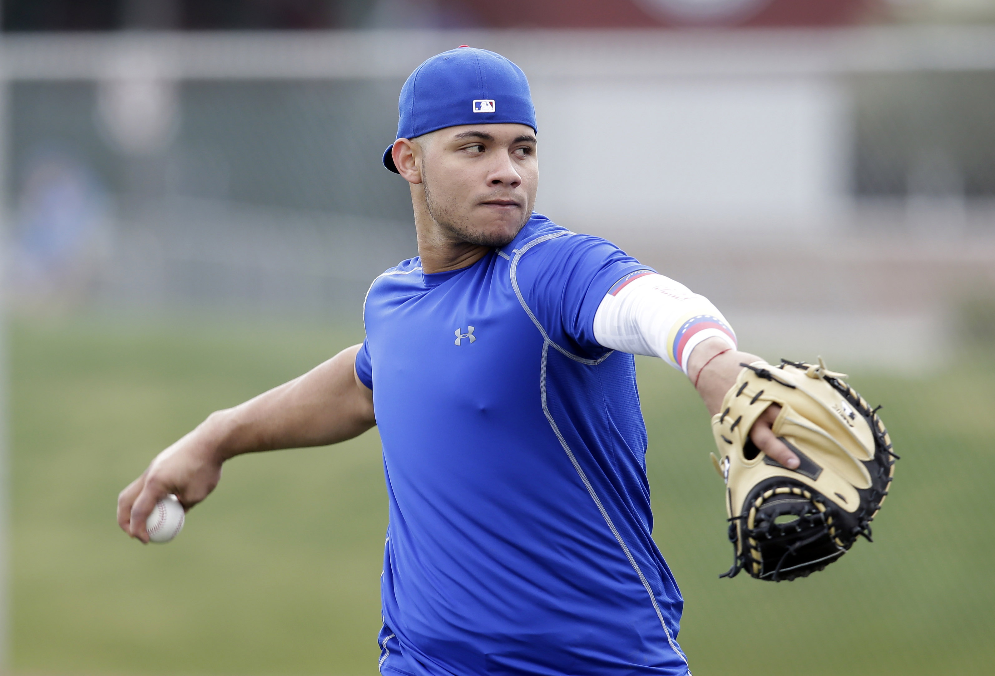 Willson Contreras dice que no cumplirá con nueva norma de visitas al montículo