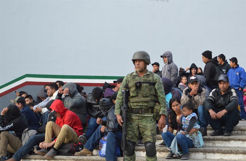 México detiene a más de 300 migrantes centroamericanos en dos operativos