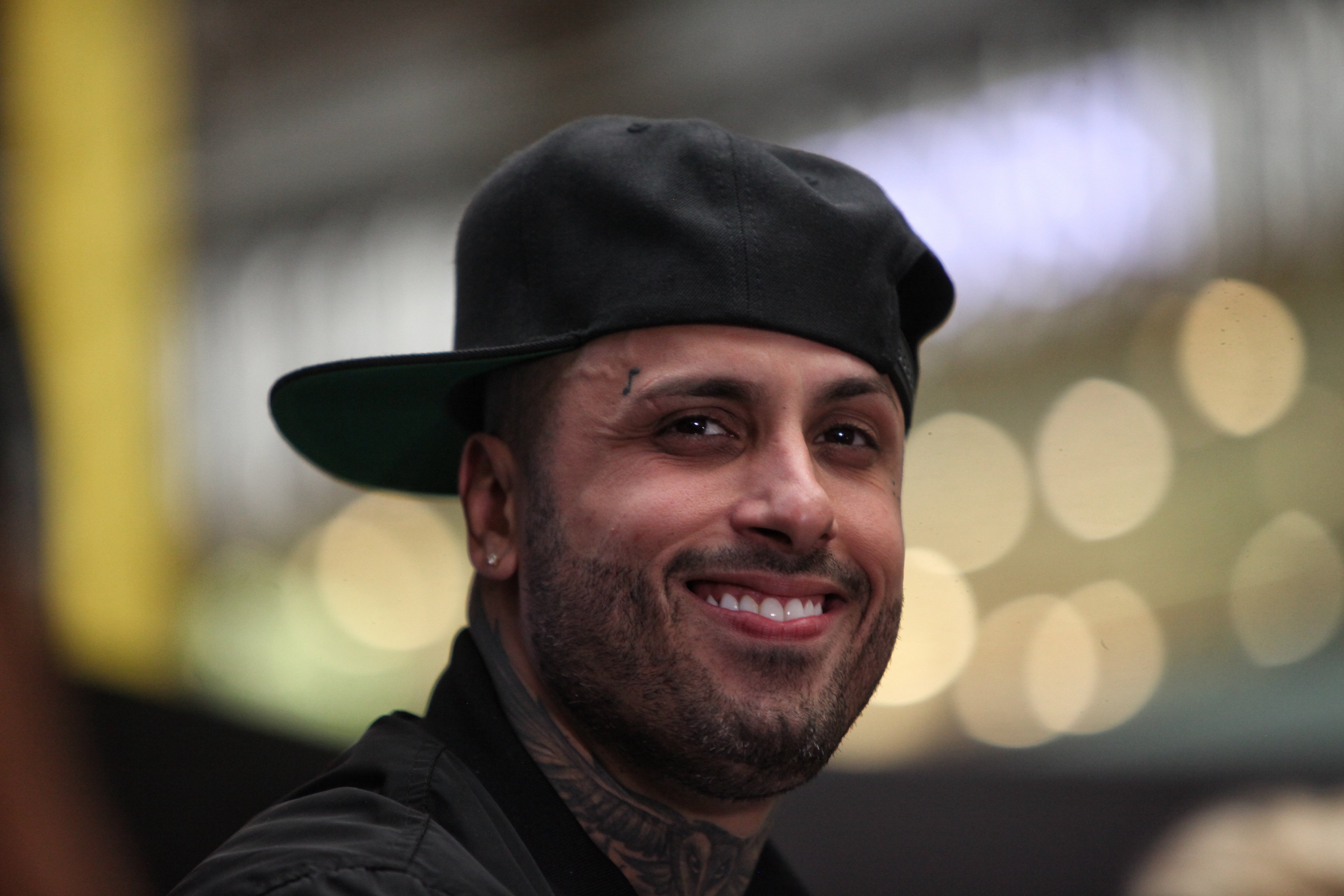 Nicky Jam busca a niño cantante venezolano (Video)