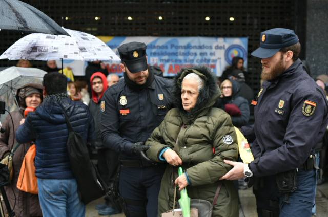 Pensionados venezolanos protesta Madrid  (3)