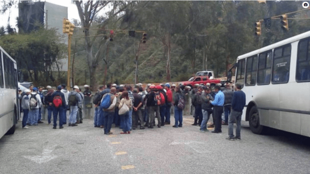 Trabajadores del IVIC protestan en la Panamericana este 21 de febrero (Foto archivo)