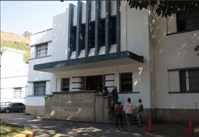 Paciente con paro respiratorio en El Algodonal falleció por no haber ascensores operativos en el hospital (video)