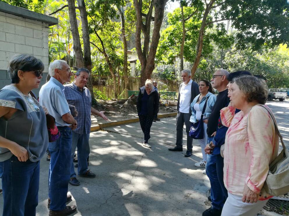 Más de un mes sin agua: Vecinos de Altos de Monterrey protestan en Hidrocapital