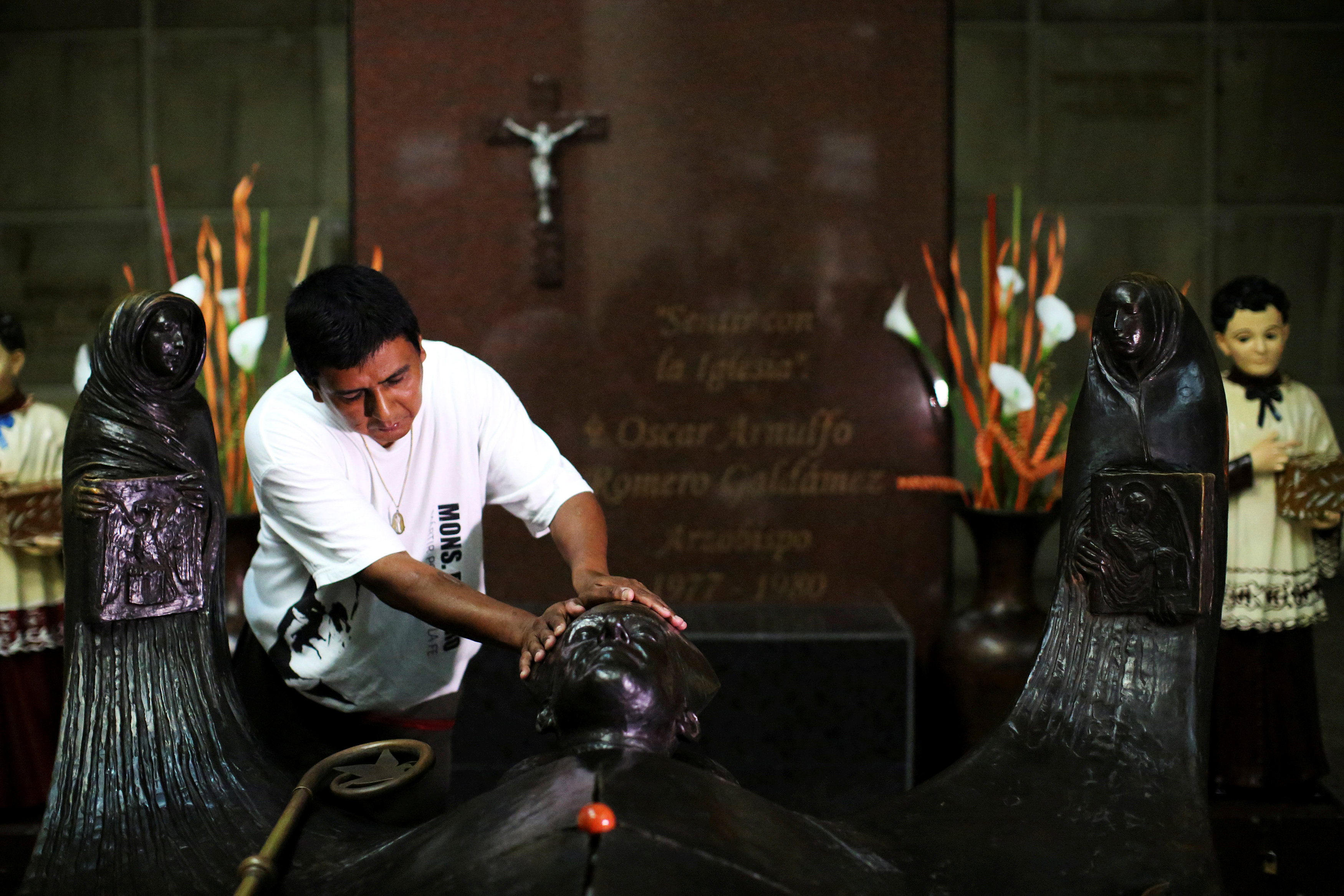 El Salvador celebra el anuncio de la canonización de Romero