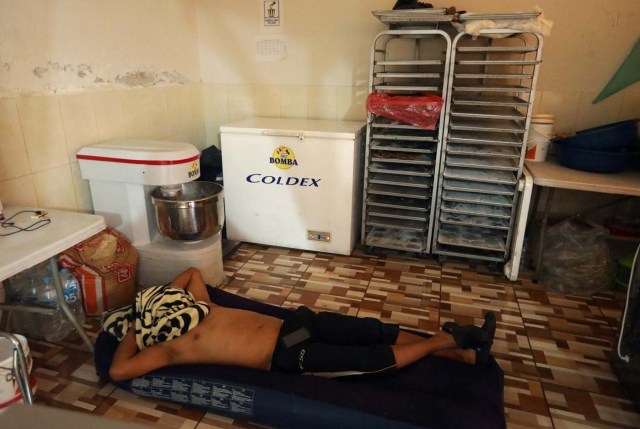 A Venezuelan migrant sleeps in a kitchen of a shelter for Venezuelans in San Juan de Lurigancho, on the outskirts of Lima, Peru March 9, 2018. REUTERS/Mariana Bazo