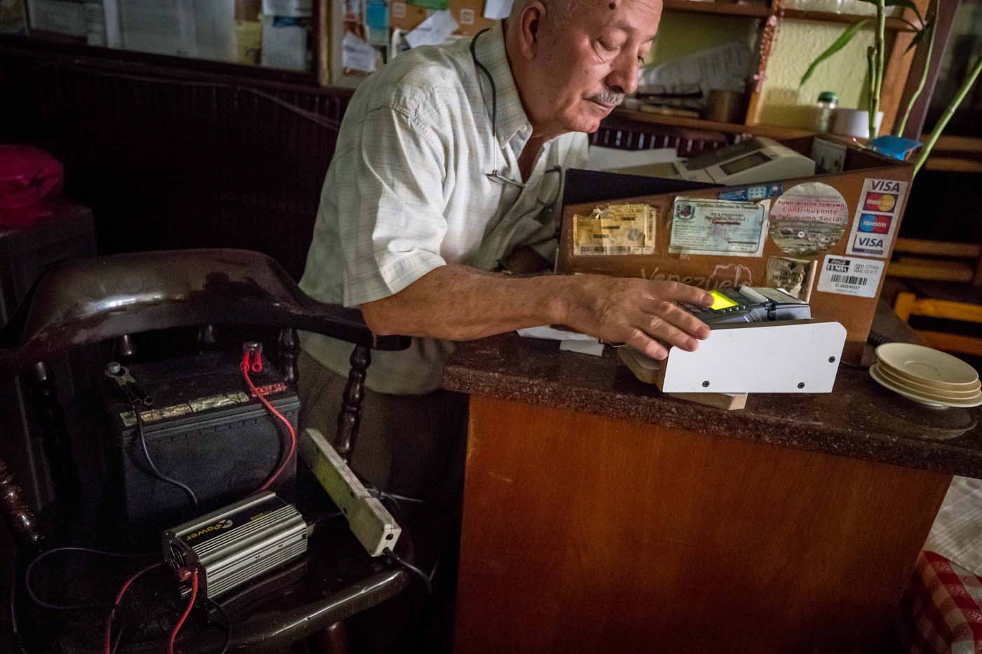 Vecinos de Barquisimeto llevan más de 15 horas sin servicio eléctrico #16Oct