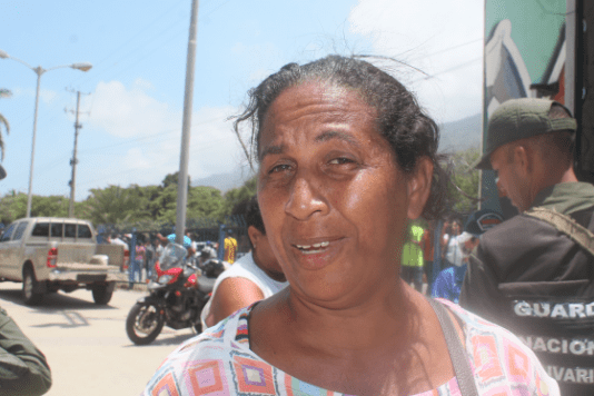 "Vecinos se amotinaron, porque “nos engañaron como unos niños”, dijeron los presentes (Foto extraída de La Verdad de Vargas)