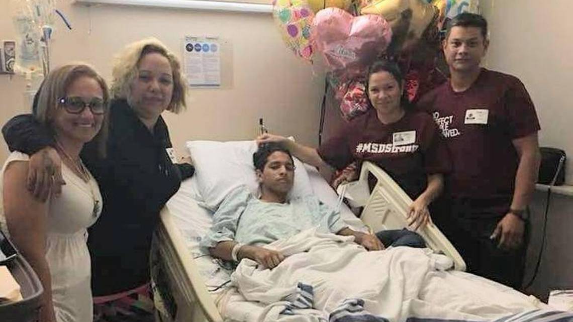 Dan de alta a venezolano herido que bloqueó al autor de tiroteo en Parkland