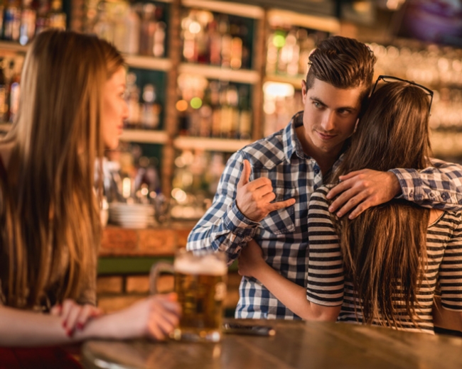 Las mentiras más comunes que dicen los hombres en la primera cita