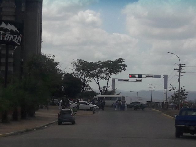 Foto: Protesta en el Hospital Uyapar en Puerto Ordaz / Cortesía 