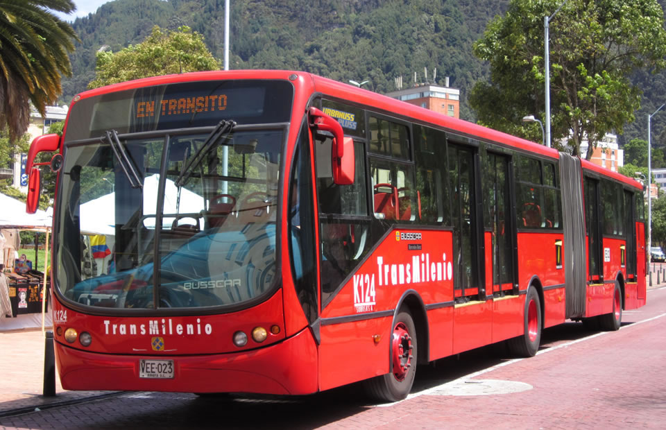 ¡PICARONES! Los descubrieron teniendo sexo dentro de un TransMilenio en Colombia (FOTO)