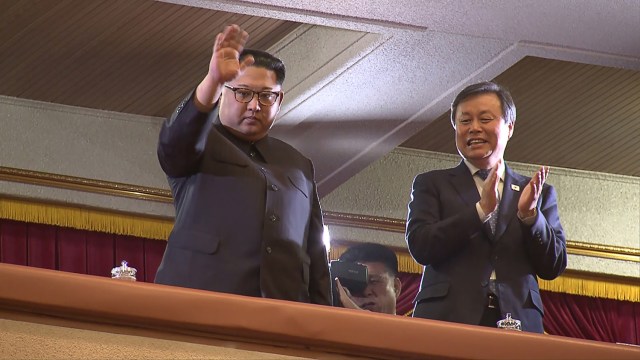 This picture captured from a video footage by Korea Pool reporters shows North Korean leader Kim Jong Un (L) and South Korea's Culture, Sports and Tourism Minister Do Jong-whan (R) during a rare concert by South Korean musicians at the 1,500-seat East Pyongyang Grand Theatre in Pyongyang on April 1, 2018. North Korean leader Kim Jong Un on April 1 attended the first concert in Pyongyang for over a decade by South Korean entertainers, including a K-pop girlband, the latest gesture of reconciliation before a rare inter-Korean summit.  / AFP PHOTO / KOREA POOL / - / South Korea OUT