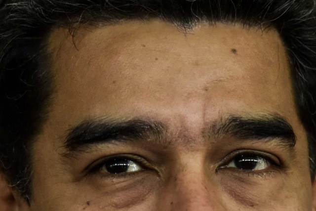 Venezuelan President Nicolas Maduro, gestures during a press conference at the Simon Bolivar International Airport, in Maiquetia, Venezuela on April 20, 2018.  / AFP PHOTO / Luis ROBAYO