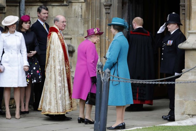 Britain's Queen Elizabeth and other members of Britain's royal family arrive for the annual Easter Sunday service at St George's Chapel at Windsor Castle in Windsor, Britain, April 1, 2018. Tolga Akmen/Pool via Reuters