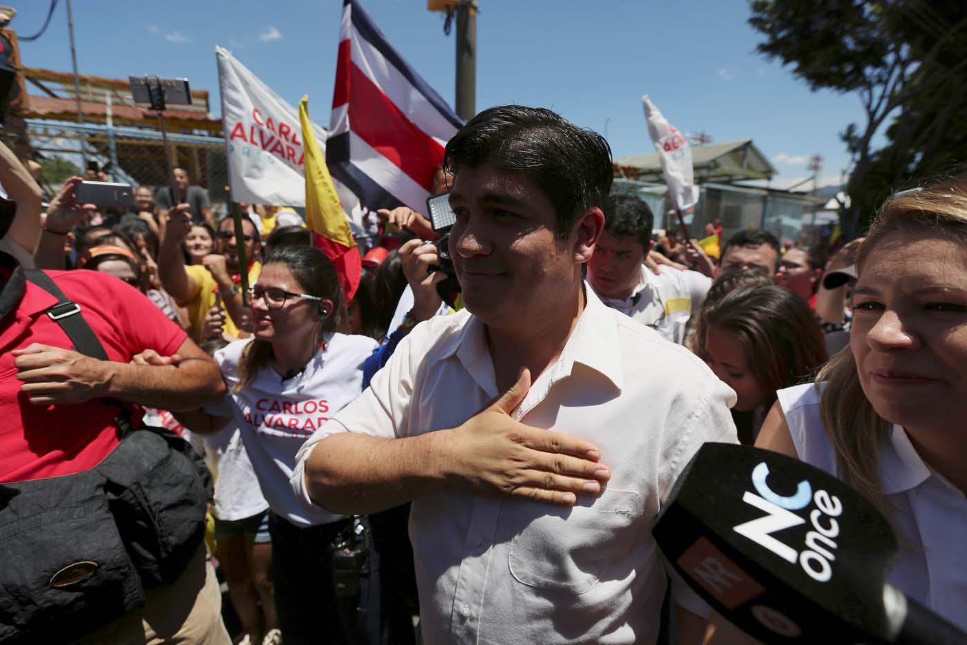 Carlos Alvarado, novelista, roquero y presidente electo de Costa Rica