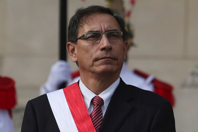 El presidente peruano, Martín Vizcarra, en su asunción al cargo en Lima, abr 2, 2018. REUTERS/Guadalupe Pardo