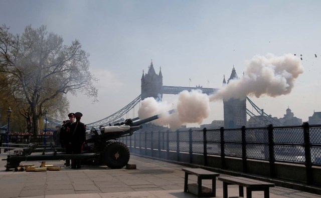 Members of the Honourable Artillery Company fire a 62-gun salute across the River Thames to mark the 92nd birthday of Britain's Queen Elizabeth, at the Tower of London, Britain April 21, 2018. REUTERS/Henry Nicholls