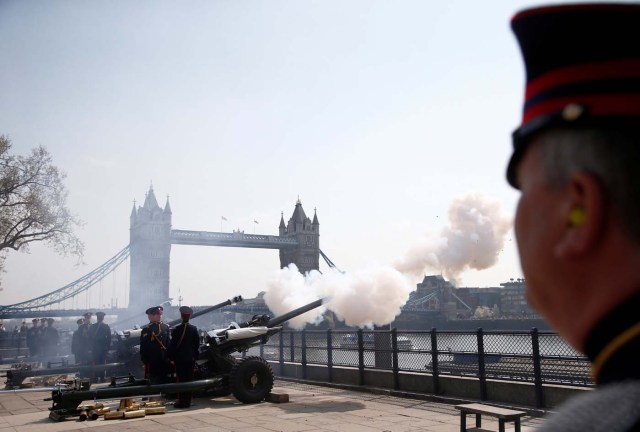 Members of the Honourable Artillery Company fire a 62-gun salute across the River Thames to mark the 92nd birthday of Britain's Queen Elizabeth, at the Tower of London, Britain April 21, 2018. REUTERS/Henry Nicholls