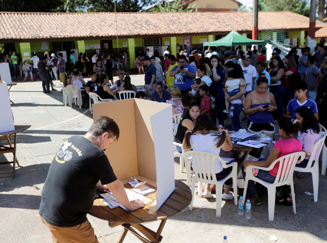 Paraguay elige entre la hegemonía y el cambio en comicio presidencial