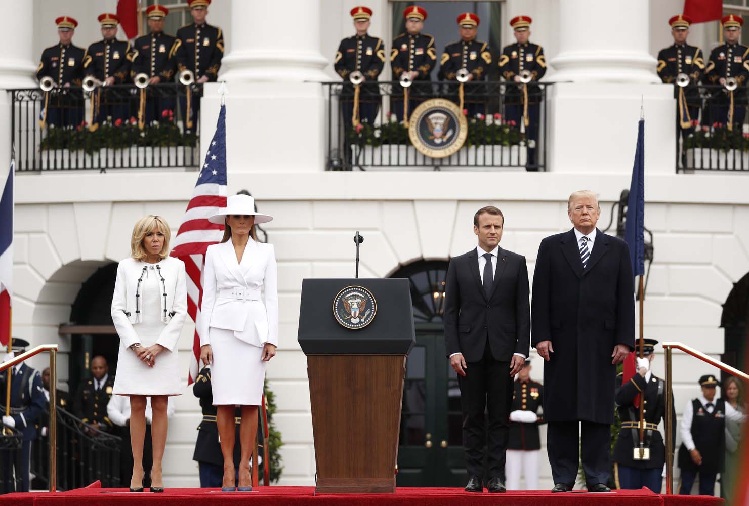 Trump y Macron confrontan sus diferencias en una pomposa visita de estado (Fotos)