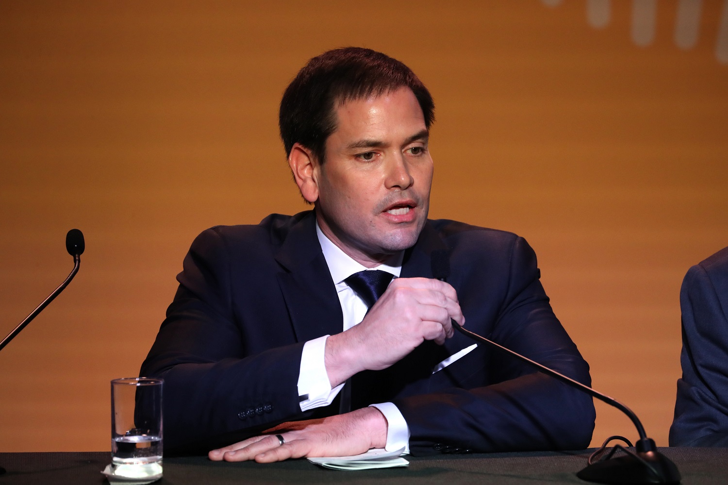 Marco Rubio insta a que se permita la entrada de una ayuda humanitaria a Venezuela