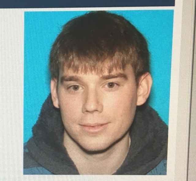  Nashville (Estados Unidos), 22/04 / 2018.- Una foto disponible por el Departamento de Policía de Metro Nashville muestra a Travis Reinking, buscado por la policía en relación con un tiroteo en un restaurante de Waffle House en las afueras de Nashville, Tennessee, EE.UU. , 22 de abril de 2018. Según la policía, tres personas murieron por disparos y otras 4 resultaron heridas después de que un pistolero desnudo había abierto fuego contra los invitados en el restaurante a primera hora de la mañana. La policía comenzó una persecución e identificó a Travis Reinking como una persona de interés en el tiroteo. (Abierto, Incendio, Estados Unidos) EFE / EPA / METRO NASHVILLE PD FOLLETO FOLLETO HOJA EDITORIAL USO EXCLUSIVO / SIN VENTAS