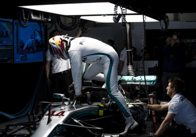 Mercedes' British driver Lewis Hamilton gets into his car during a practice session for the Formula One Chinese Grand Prix in Shanghai on April 13, 2018. / AFP PHOTO / Johannes EISELE