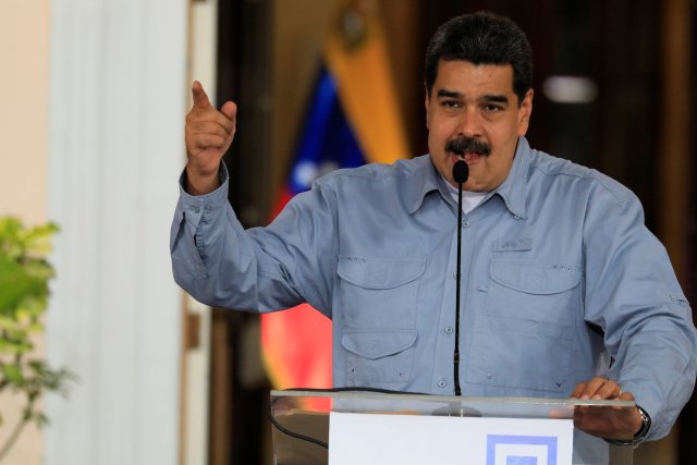 Venezuela's President Nicolas Maduro speaks during a  gathering with supporters at Miraflores Palace in Caracas, Venezuela April 4, 2018. REUTERS/Marco Bello