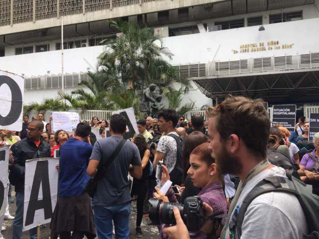 Foto: Protesta en el Hospital de Niños J. M. de los Ríos en Caracas / Steffany Carvajal - lapatilla.1eye.us