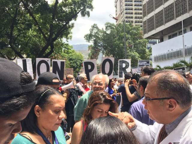 Foto: Protesta en el Hospital de Niños J. M. de los Ríos en Caracas / Steffany Carvajal - lapatilla.1eye.us