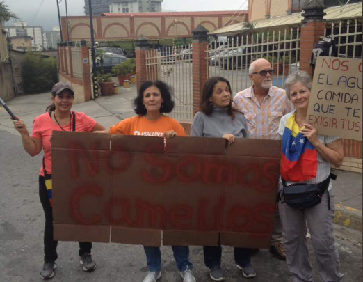 Vecinos de El Hatillo protestan por falta de agua y servicios básicos #27Abr