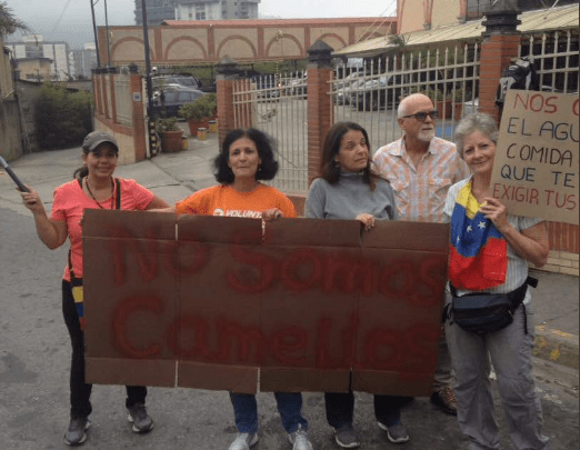 Los habitantes denuncian que llevan al menos tres meses sin el servicio de agua, por lo que tienen que recurrir a camiones cisternas (Foto: Betzimar Carballo ? @Betzimar17)