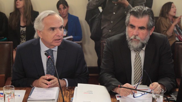  El borrador de una minuta confirma el objetivo que recalcaron Chadwick y el subsecretario del Interior, Rodrigo Ubilla, ante la Cámara de Diputados: tener una migración segura, ordenada y regular/foto Jonathan Mancilla, El  Mercurio